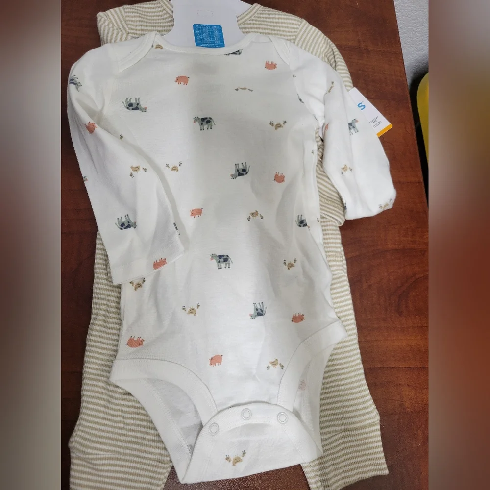 Carters Unisex Bodysuit And 2 Piece Outfit Animal Themed 12 Nwt